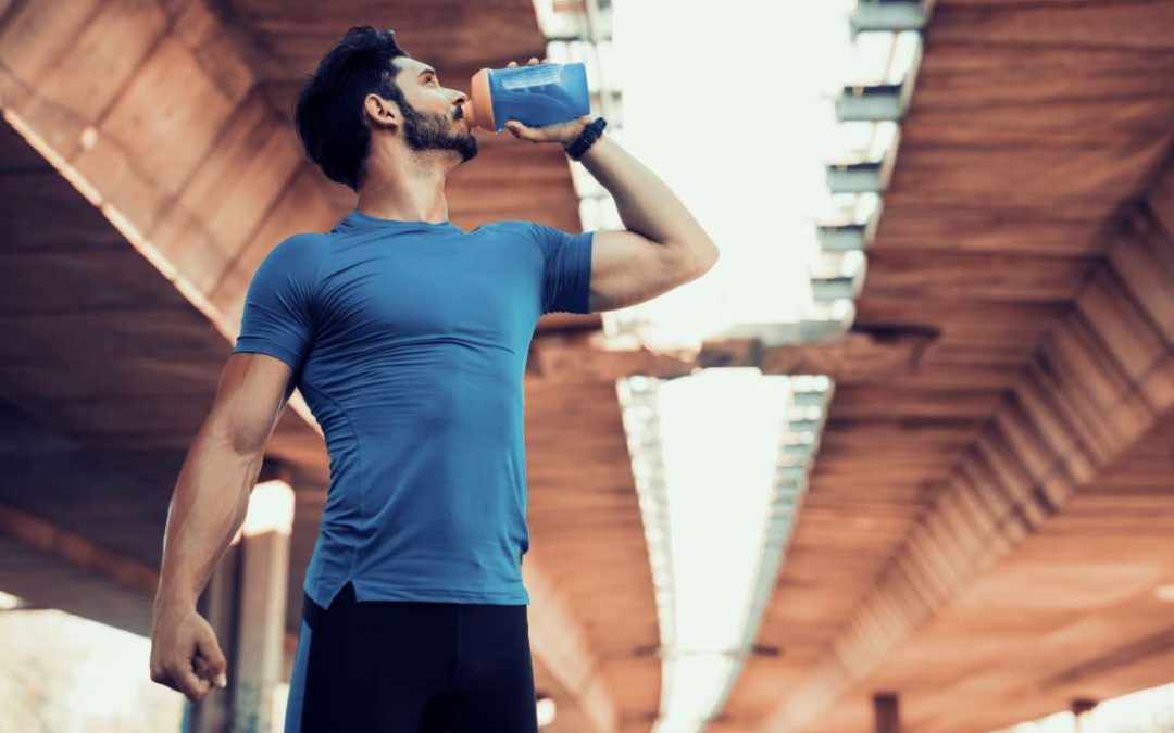 bere acqua durante l'allenamento